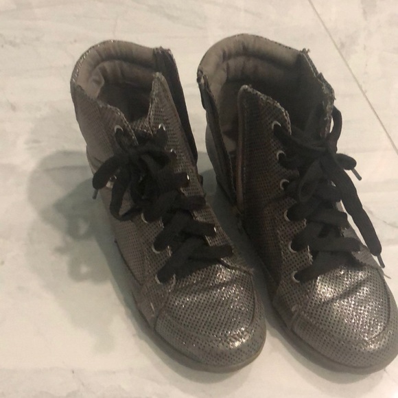 High top shoes - Picture 2 of 3